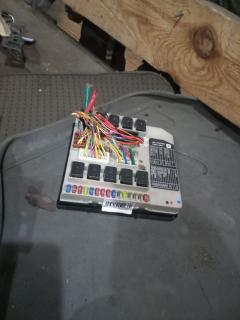 Блок предохранителей на Nissan Note E11 HR15DE Фото 7