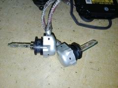 Блок розжига ксенона 85967-20010 на Toyota Noah ZRR70G Фото 4
