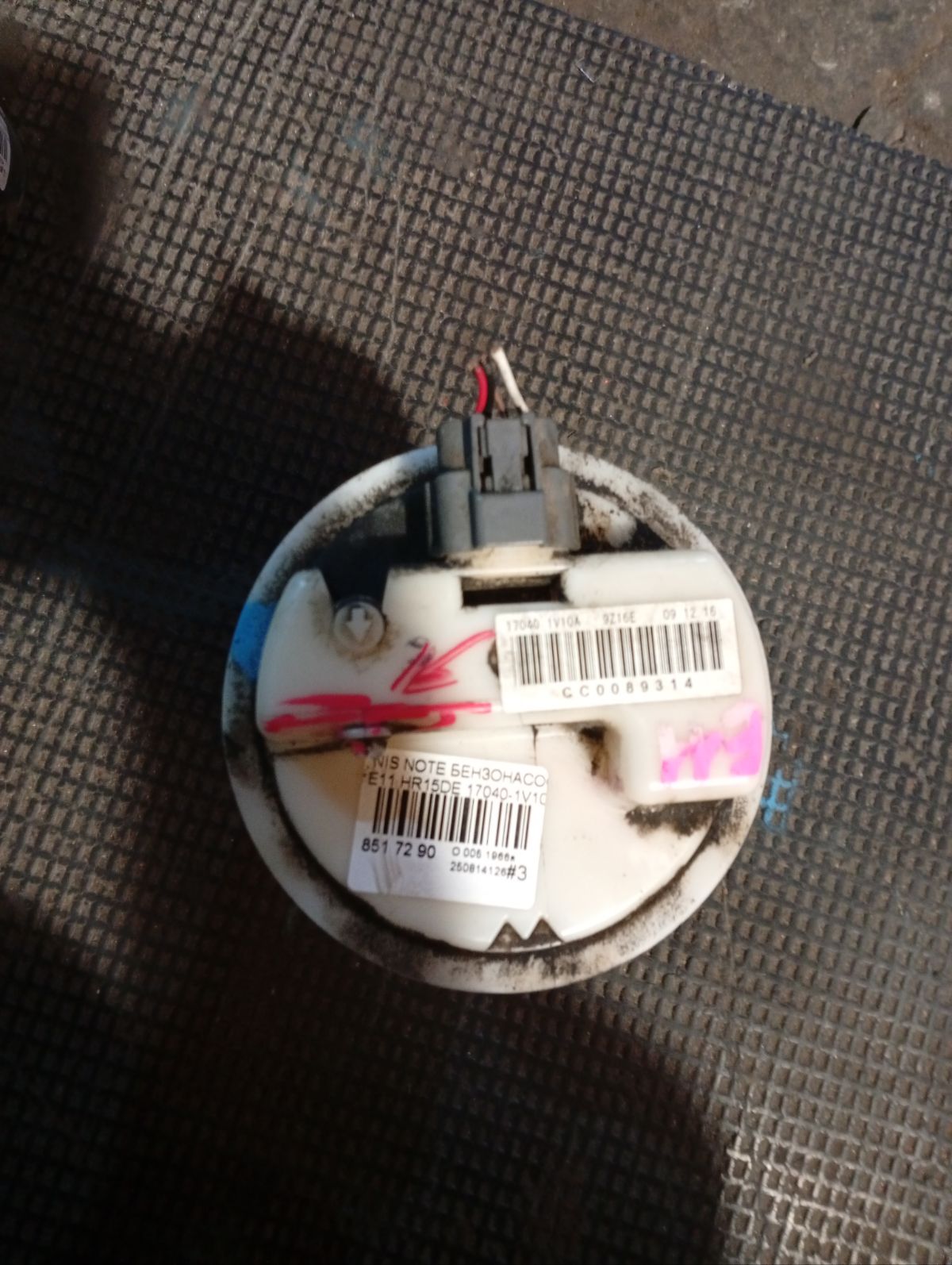 Бензонасос 17040-1V10A на Nissan Note E11 HR15DE Фото 8