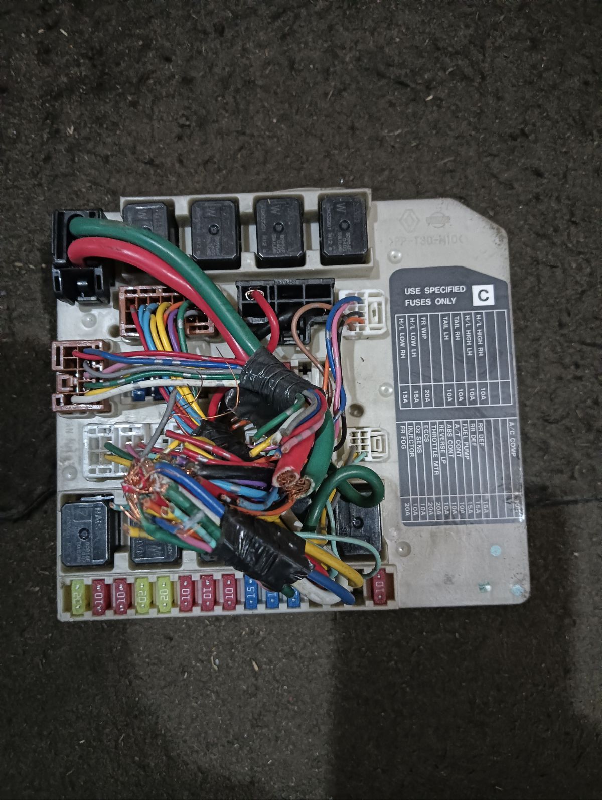 Блок предохранителей на Nissan March YK12 HR15DE Фото 7