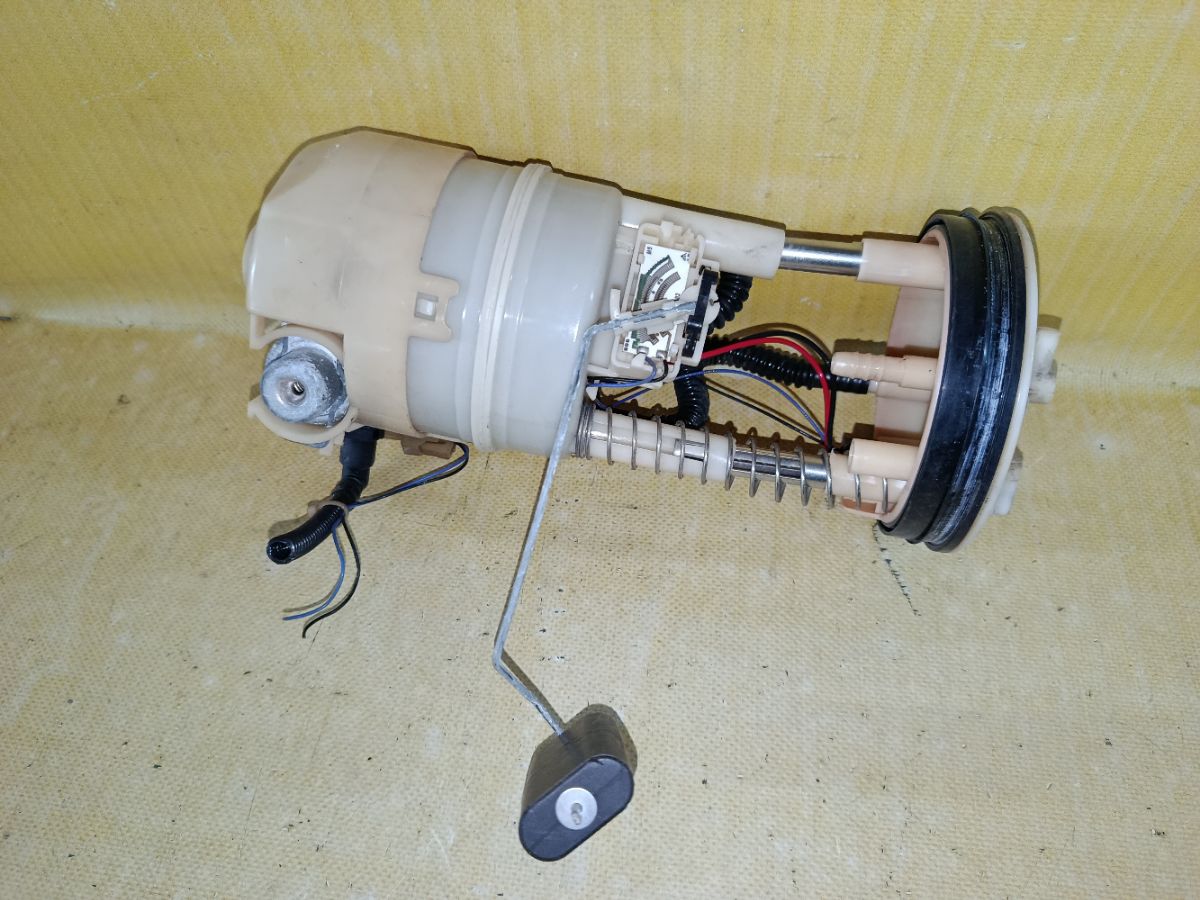 Бензонасос 17040-1YA0A на Nissan Dualis KNJ10 MR20DE Фото 6