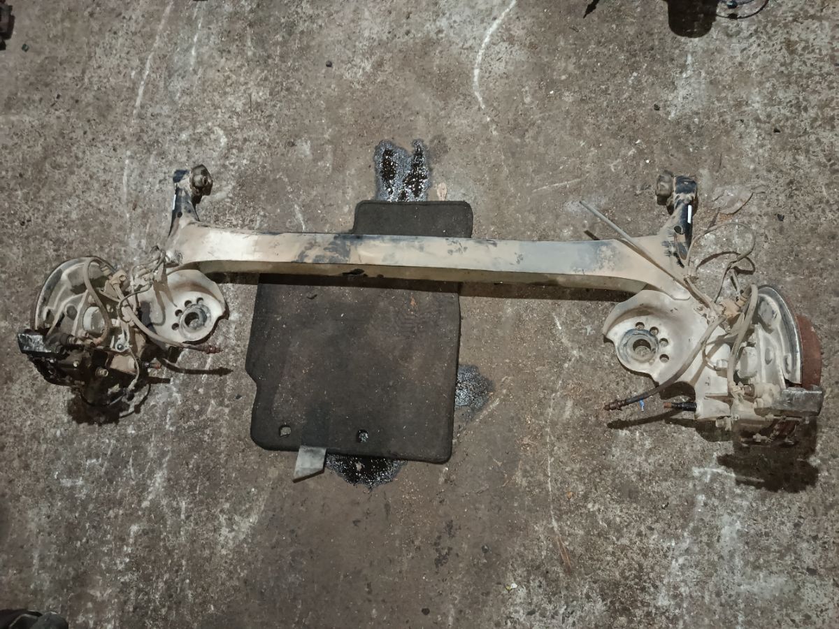 Балка подвески на Toyota Ist NCP61 1NZ-FE Фото 5