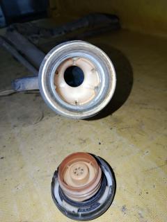 Заливная горловина топливного бака на Toyota Ist NCP61 1NZ-FE Фото 5