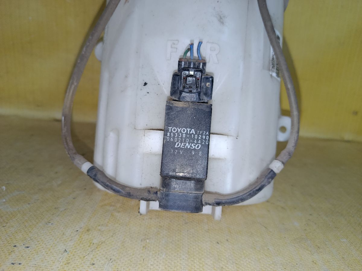 Бачок омывателя на Toyota Ist NCP61 Фото 5