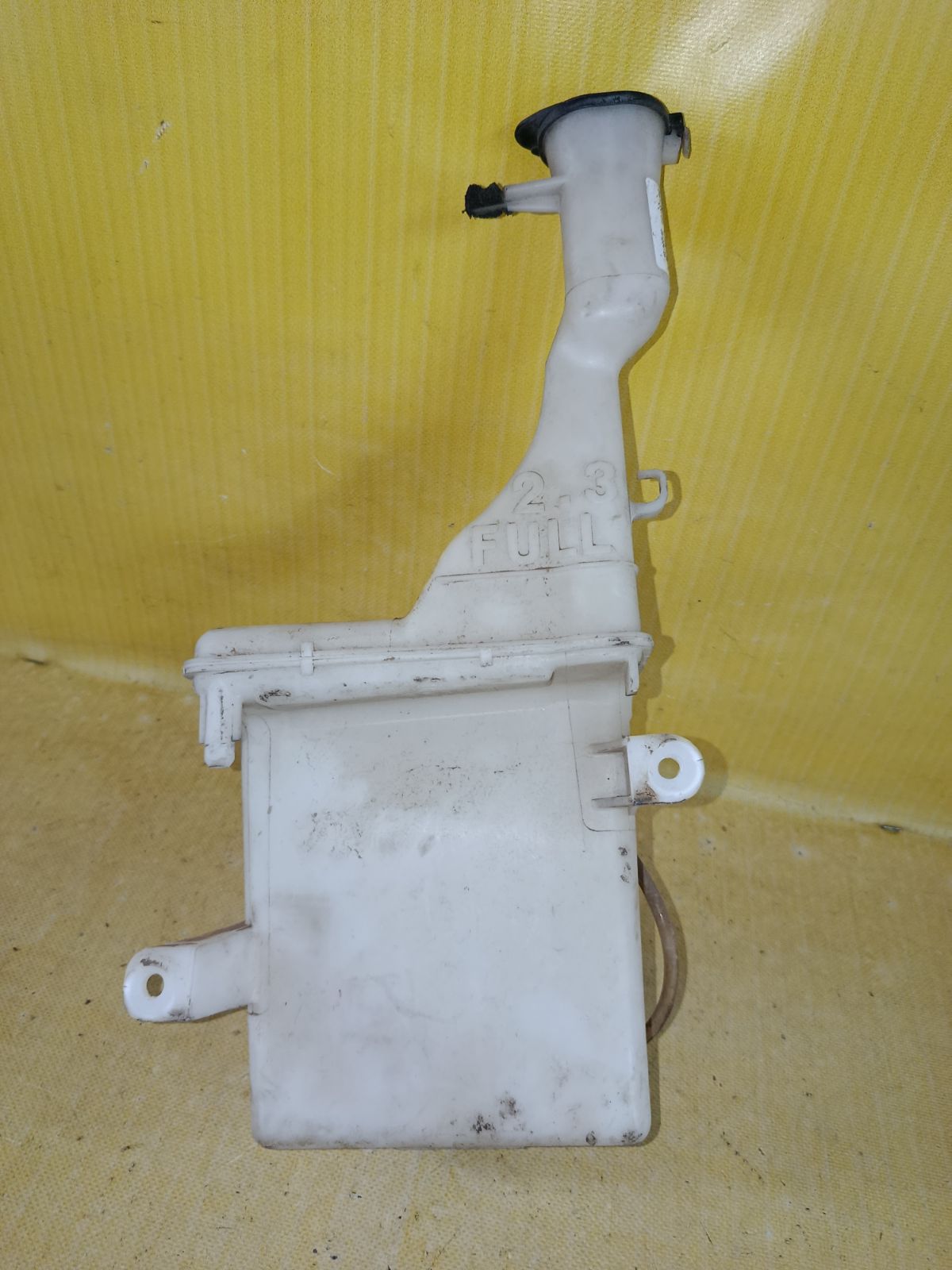 Бачок омывателя на Toyota Ist NCP61 Фото 6