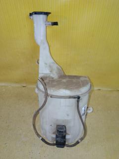 Бачок омывателя на Toyota Ist NCP61 Фото 4