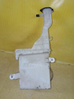 Бачок омывателя на Toyota Ist NCP61 Фото 6