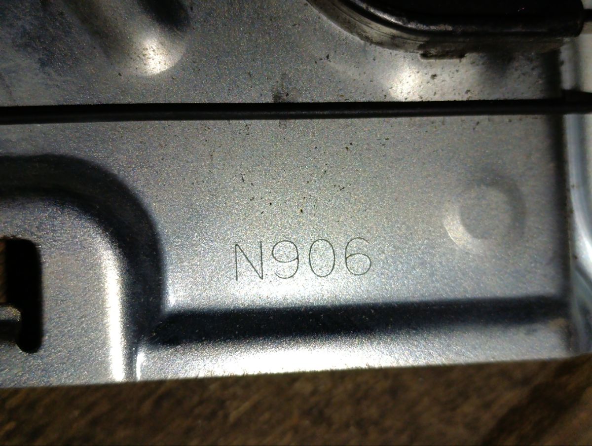 Доводчик двери на Toyota Sienta NCP81G Фото 11