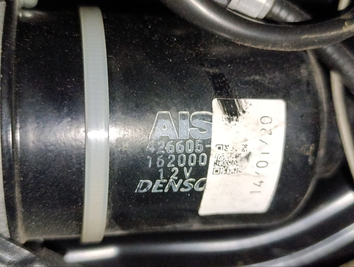 Доводчик двери на Toyota Sienta NCP81G Фото 12