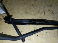 Крепление запасного колеса на Mitsubishi Grandis NA4W Фото 7