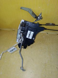 Замок двери на Mitsubishi Grandis NA4W Фото 6