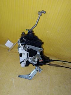 Замок двери на Mitsubishi Grandis NA4W Фото 7