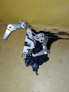 Замок двери на Mitsubishi Grandis NA4W Фото 7