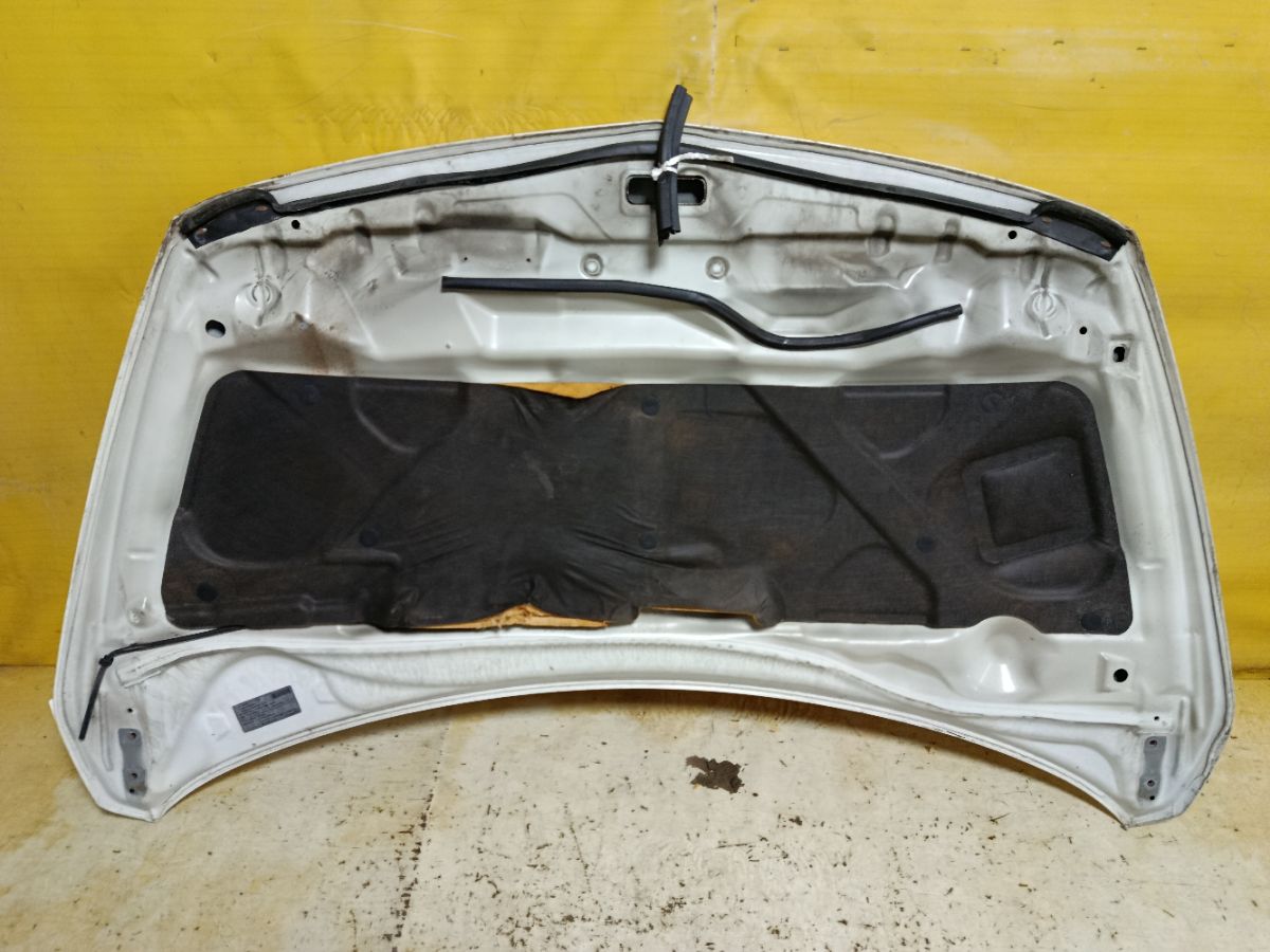 Капот на Mitsubishi Grandis NA4W Фото 12