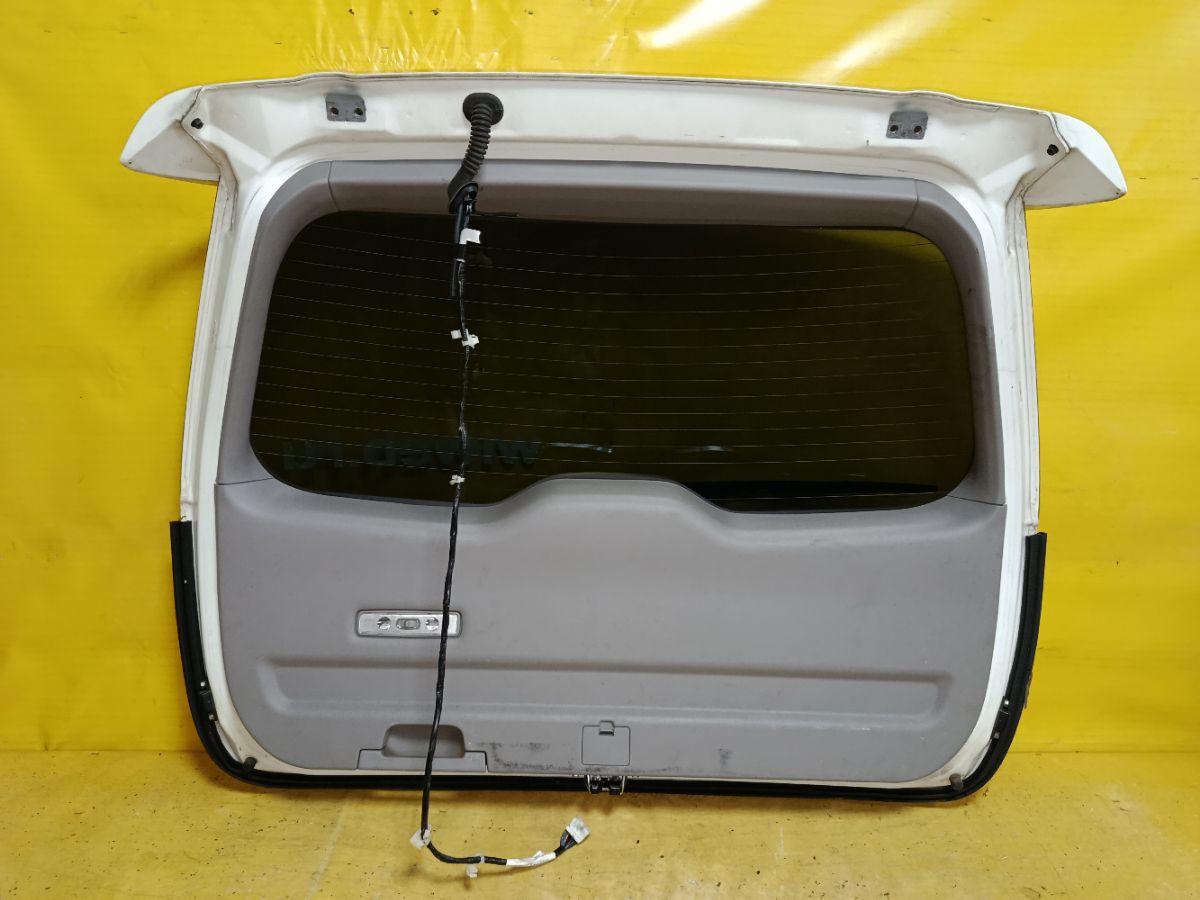 Дверь задняя на Mitsubishi Grandis NA4W Фото 12