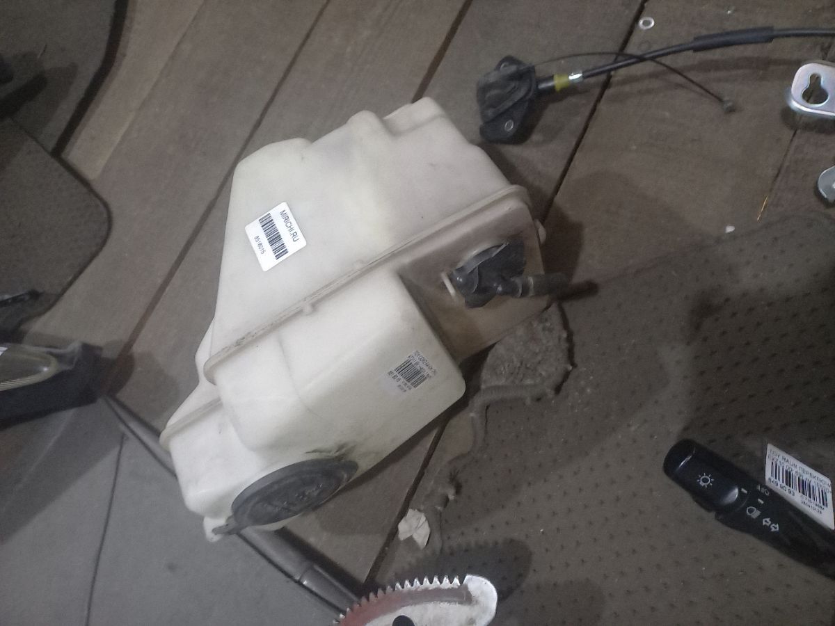 Бачок омывателя 85315-20390 на Toyota Corona Premio AT211 Фото 7