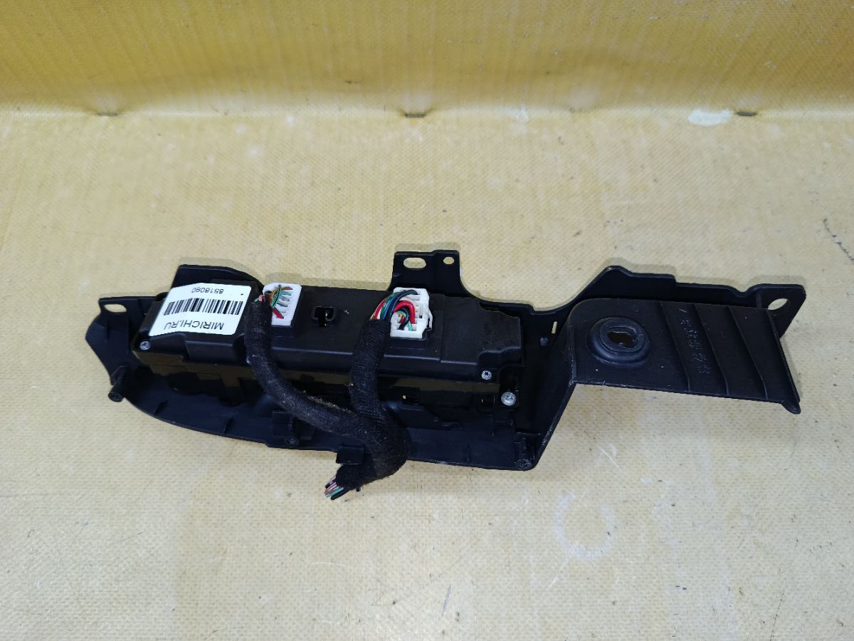 Блок упр-я стеклоподъемниками D65266350B на Mazda Demio DE5FS Фото 6