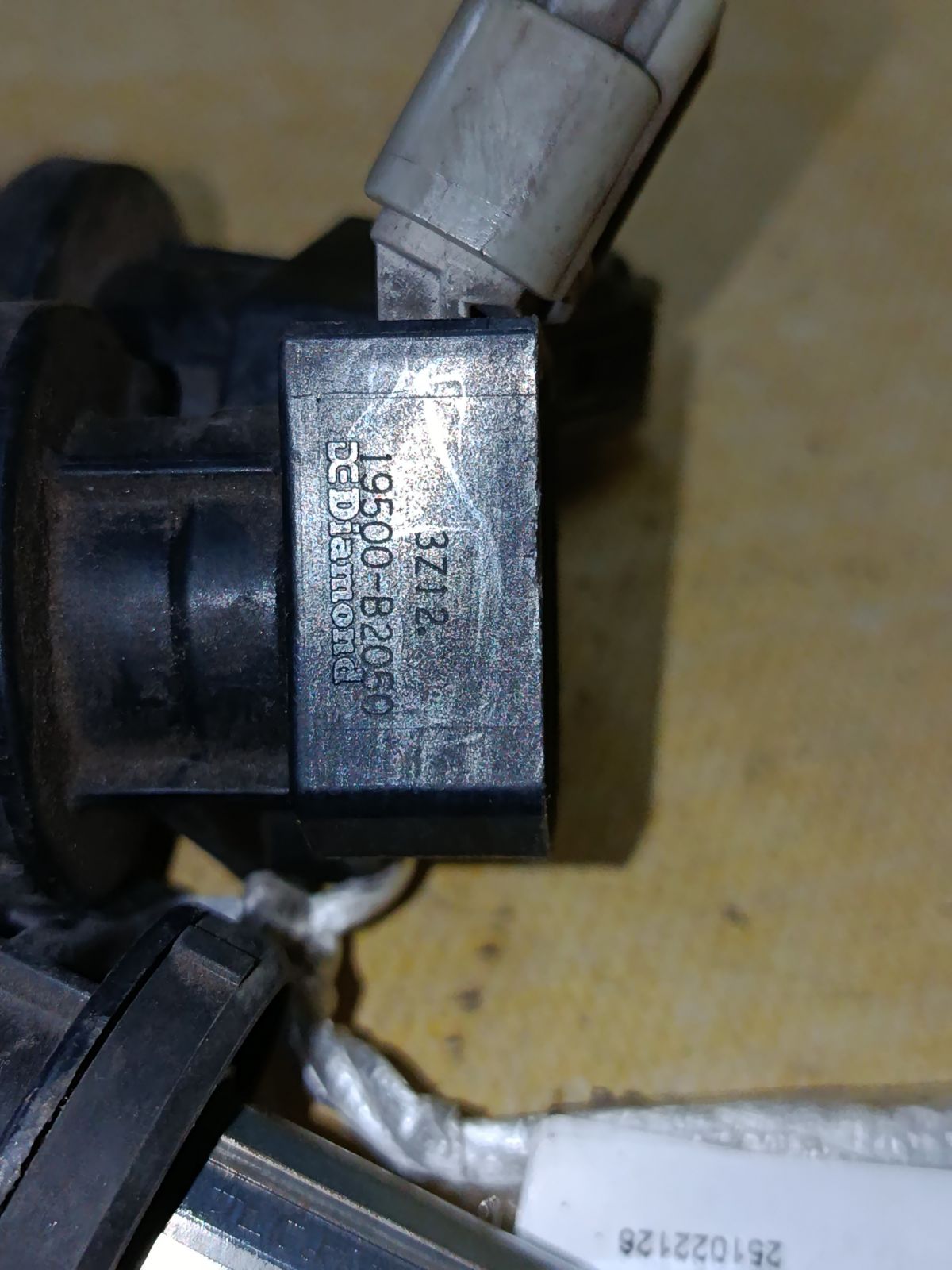 Катушка зажигания 19500-B2050 на Daihatsu Move LA100S KF-VE Фото 6