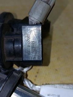 Катушка зажигания 19500-B2050 на Daihatsu Move LA100S KF-VE Фото 6