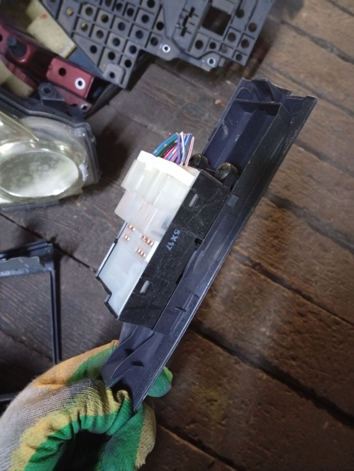 Блок упр-я стеклоподъемниками на Nissan Ad Van VFY11 Фото 8