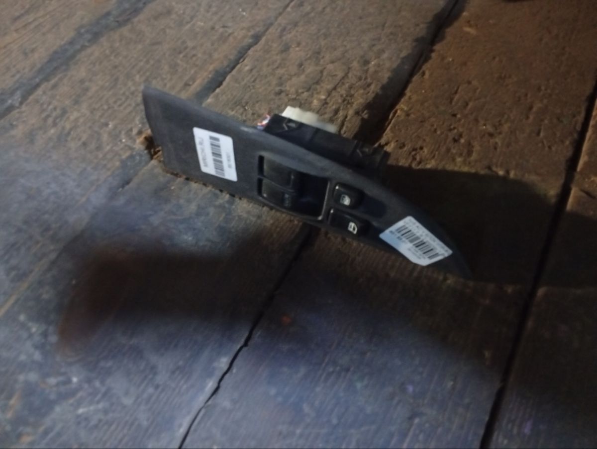 Блок упр-я стеклоподъемниками на Nissan Ad Van VFY11 Фото 9