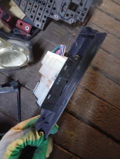 Блок упр-я стеклоподъемниками на Nissan Ad Van VFY11 Фото 8