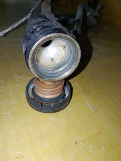 Заливная горловина топливного бака на Toyota Alphard MNH10W 1MZ-FE Фото 5