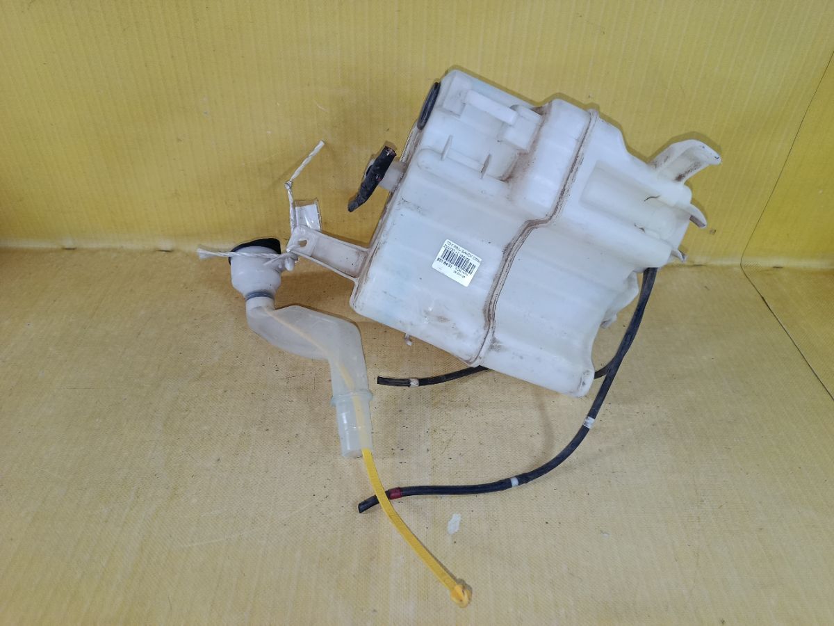 Бачок омывателя на Toyota Prius ZVW30 Фото 4