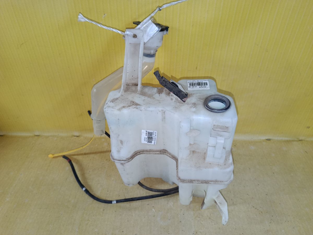 Бачок омывателя на Toyota Prius ZVW30 Фото 5