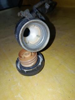 Заливная горловина топливного бака 77201-28240, 77201-28290 на Toyota Voxy AZR60G 1AZ-FSE Фото 5