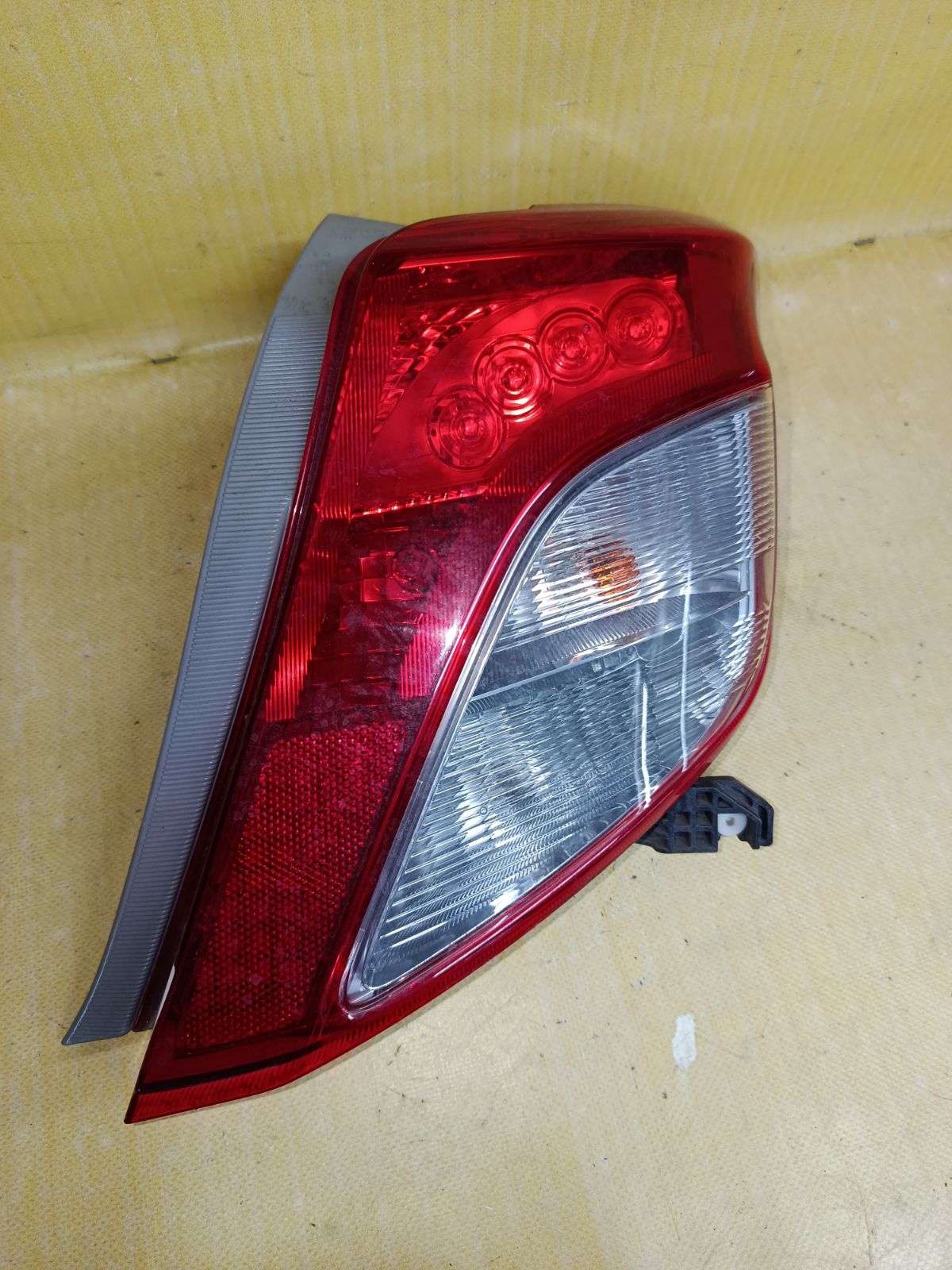 Стоп 52-228 52-228, на Toyota Vitz NSP130 Фото 4
