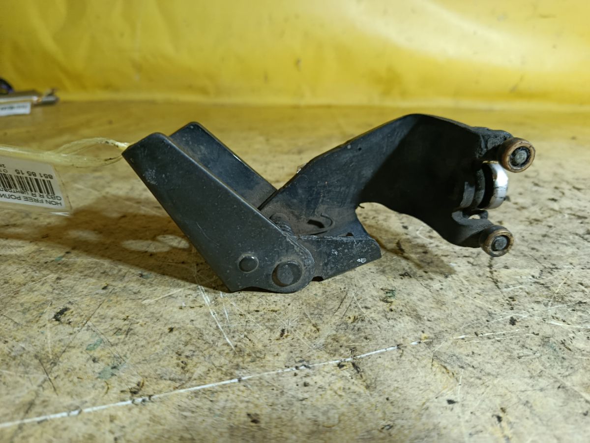 Ролик двери на Honda Freed GB3 Фото 1