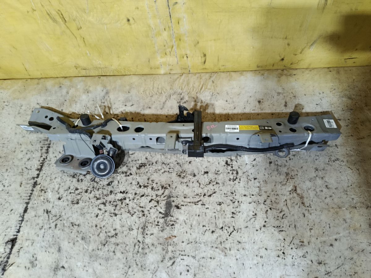 Планка телевизора на Nissan Note E12 HR12DDR Фото 1