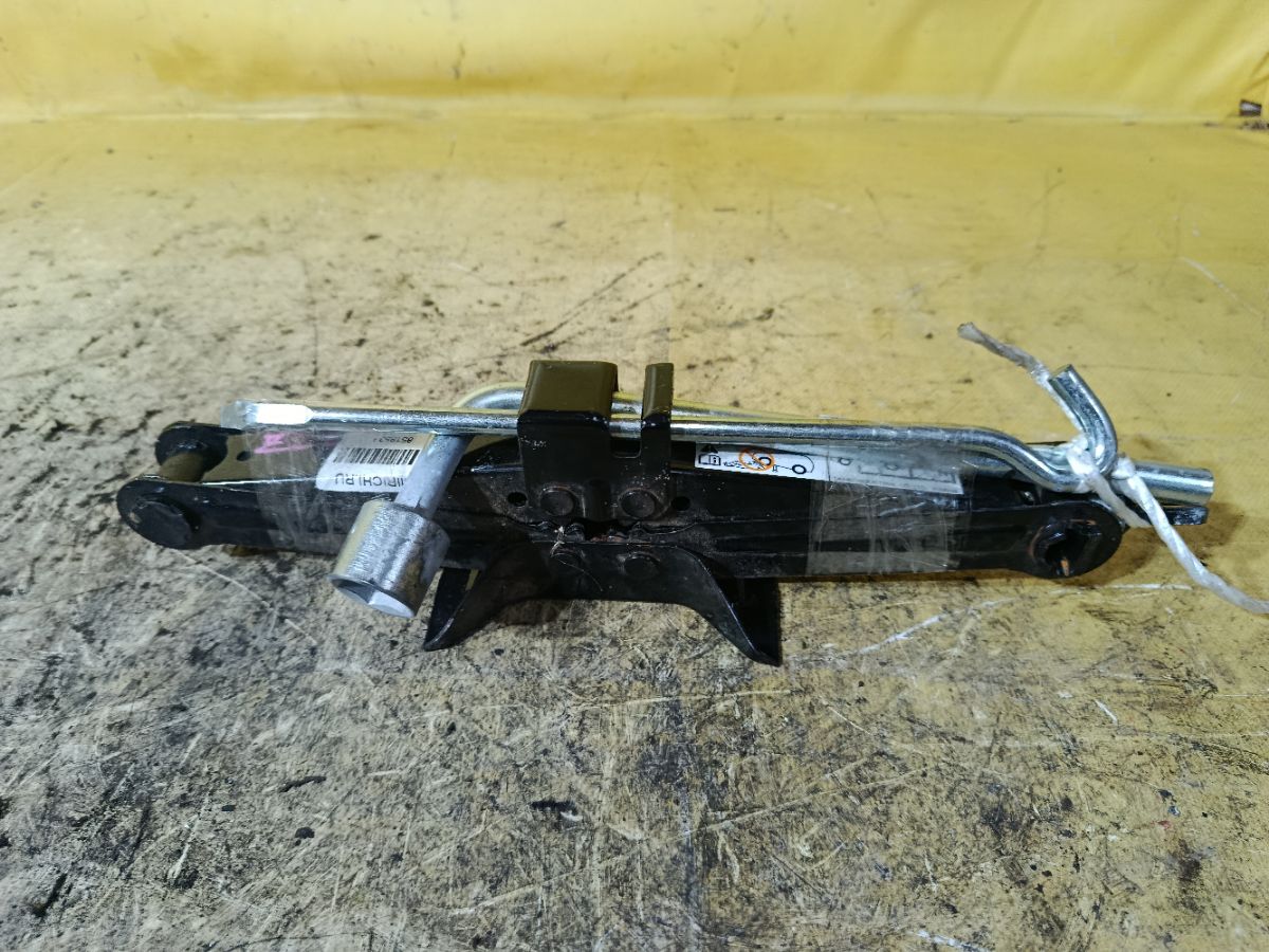 Домкрат на Mitsubishi Colt Z22A Фото 1