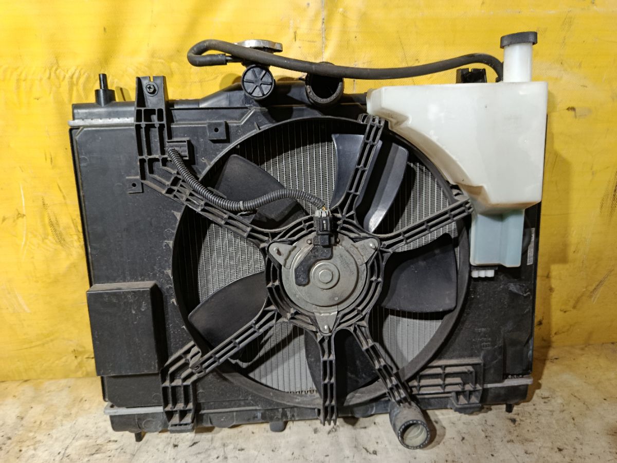 Радиатор ДВС на Nissan Tiida C11 HR15DE Фото 4