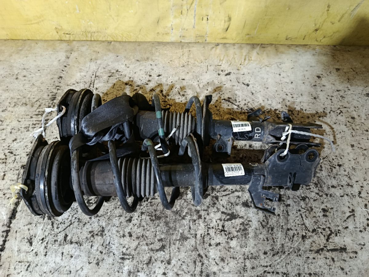 Стойка амортизатора на Nissan Tiida C11 HR15DE Фото 2