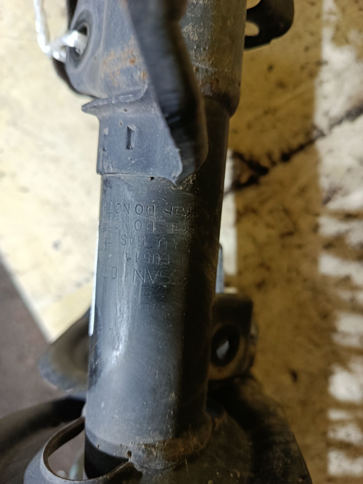 Стойка амортизатора на Nissan Tiida C11 HR15DE Фото 4