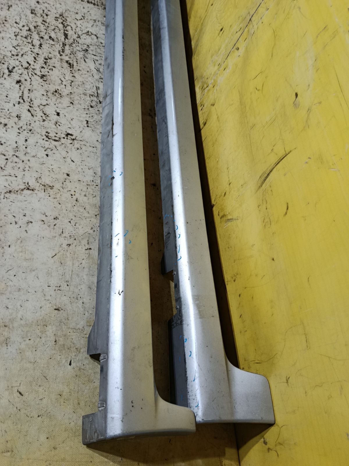 Порог кузова пластиковый ( обвес ) на Mazda Demio DY5W Фото 2