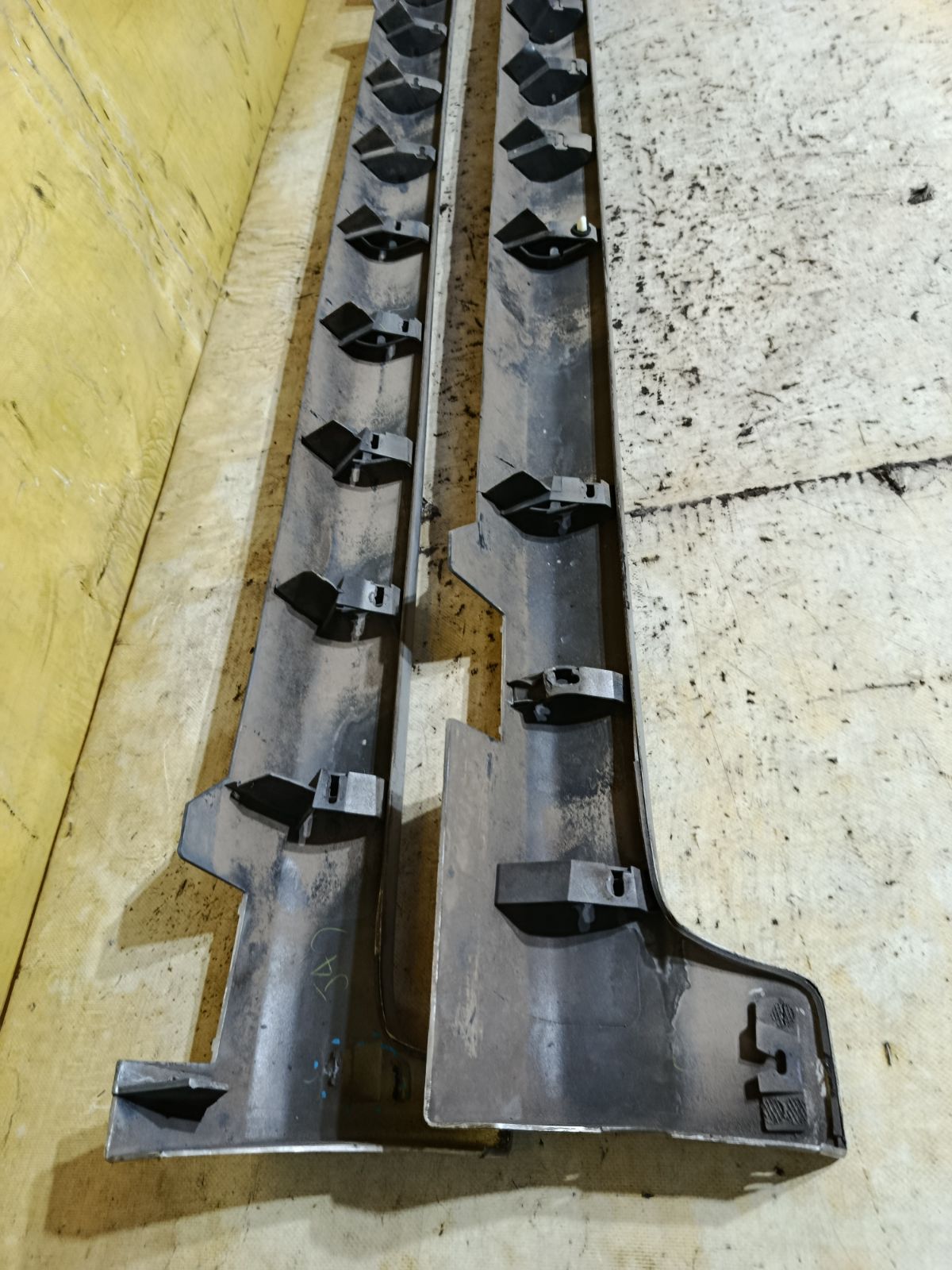 Порог кузова пластиковый ( обвес ) на Mazda Demio DY5W Фото 5