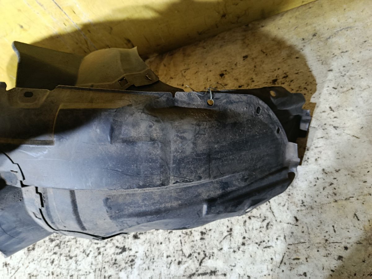 Подкрылок на Mazda Demio DY5W ZY-VE Фото 4