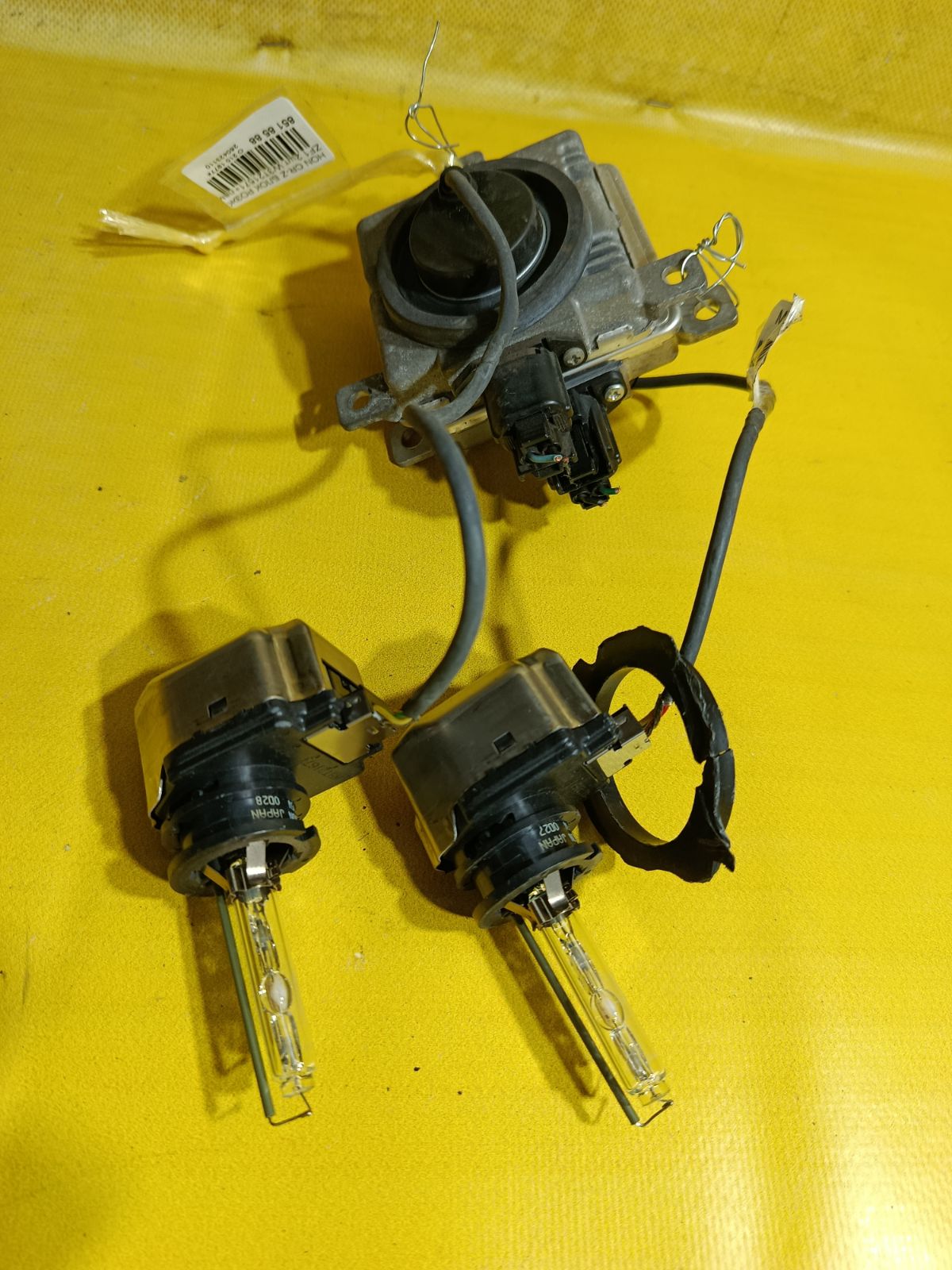 Блок розжига ксенона на Honda Cr-Z ZF1 Фото 2