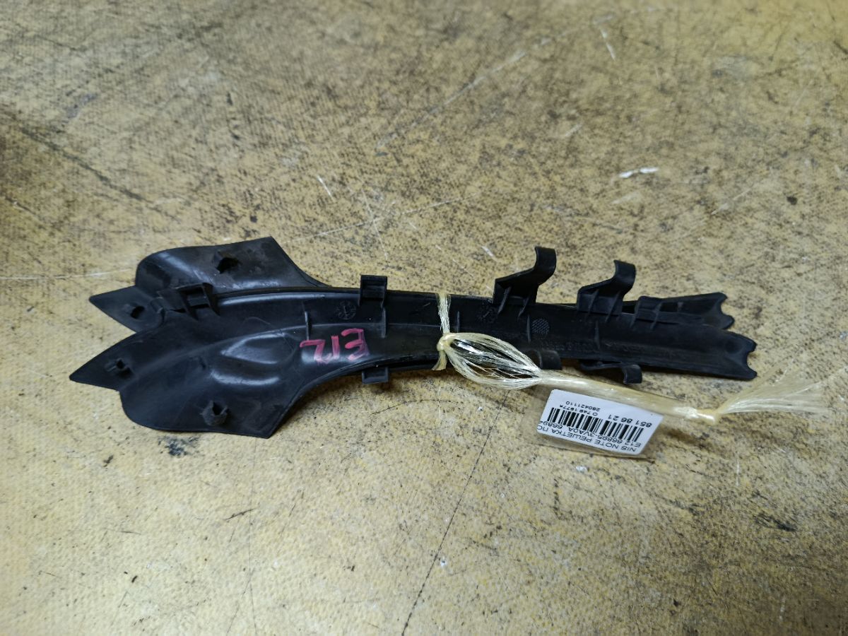 Решетка под лобовое стекло 66895-3VA0A, 66894-3VA0A на Nissan Note E12 Фото 3