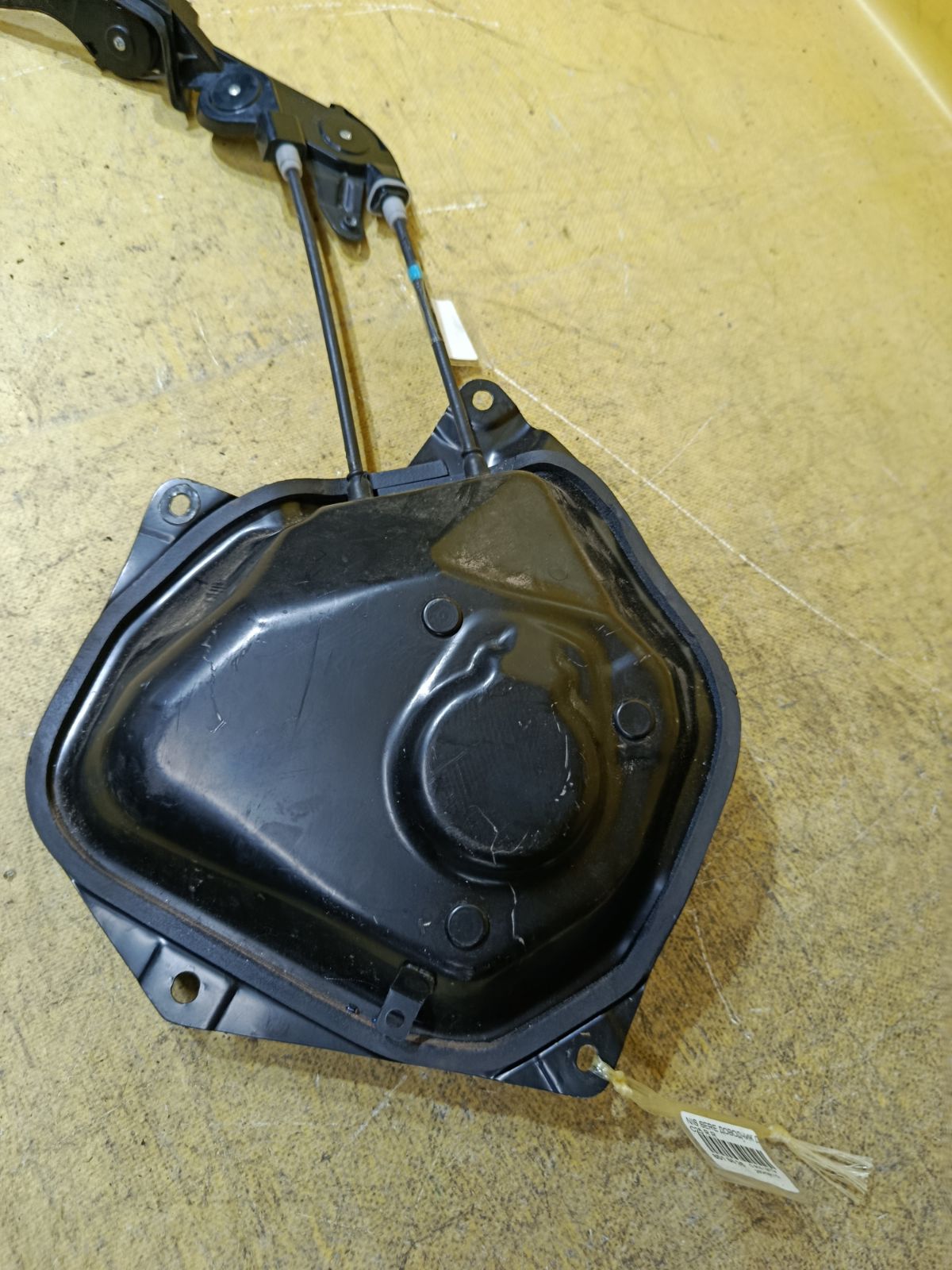 Доводчик двери на Nissan Serena C25 Фото 4
