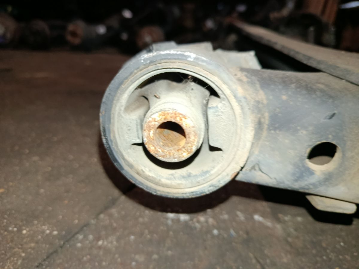 Балка подвески на Toyota Voxy ZRR70G 3ZR-FAE Фото 7