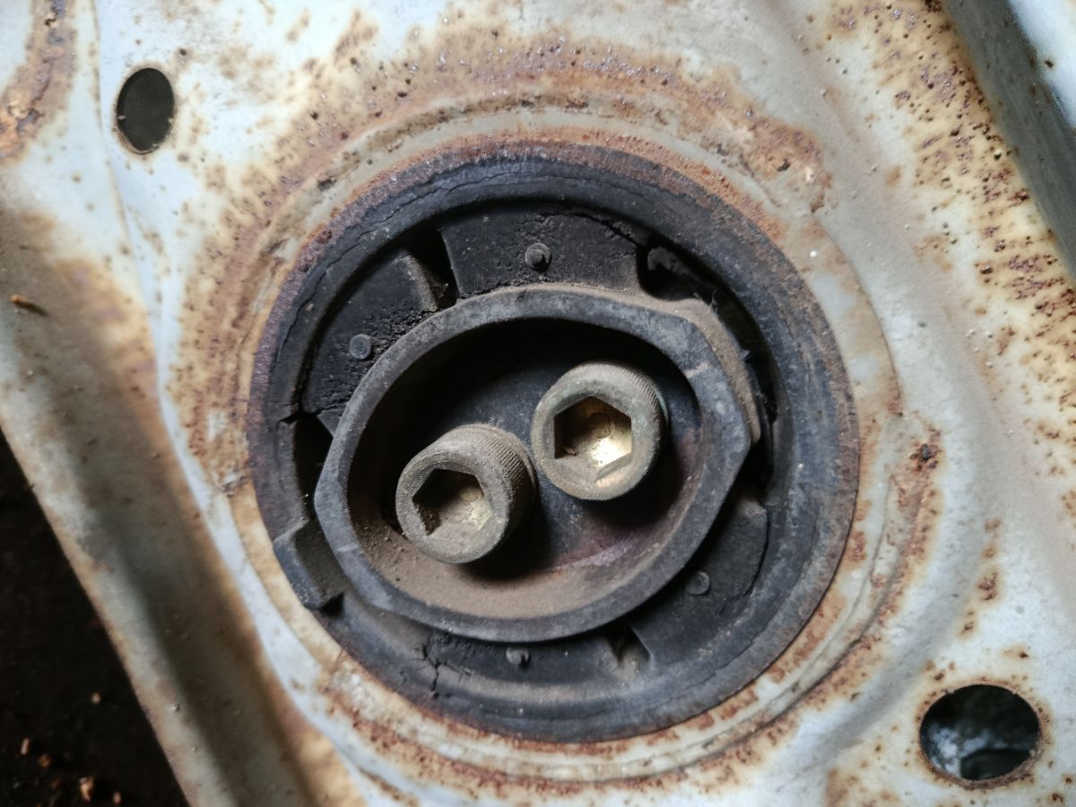 Балка подвески на Toyota Mark Ii GX90 1G-FE Фото 7