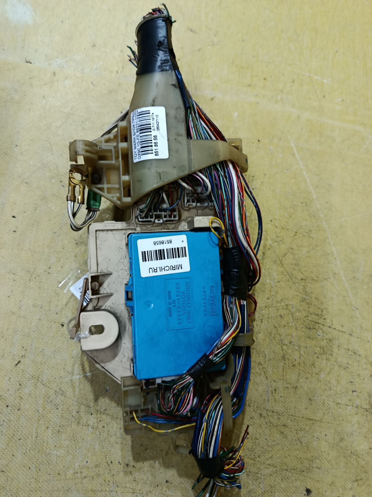 Блок предохранителей 89221-22020 на Toyota Mark Ii GX90 1G-FE Фото 3
