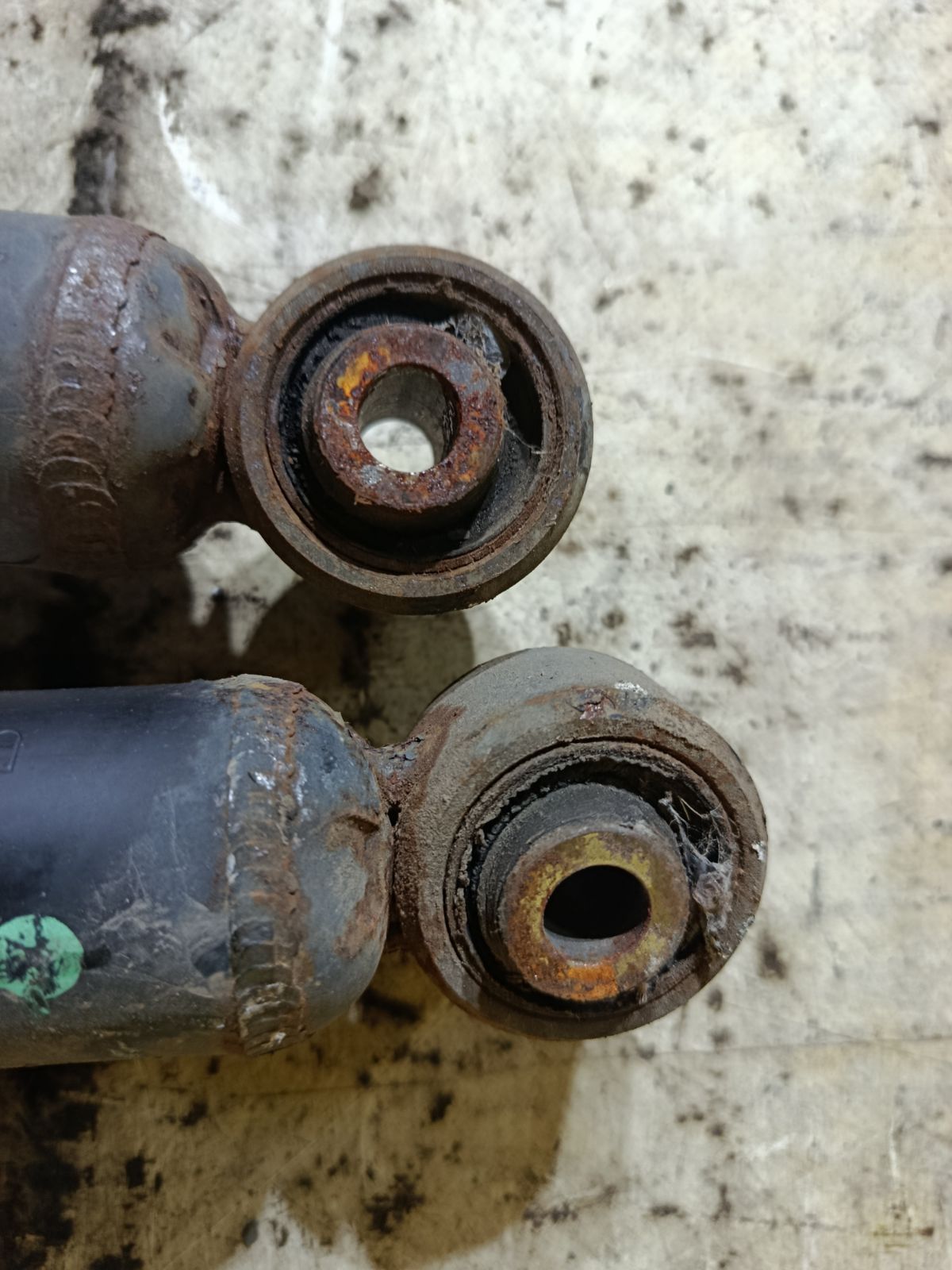 Стойка амортизатора 130040, 280 879, 30-B30-A, 341288, 341296, 48510-22350, 48510-22410, 48510-22460, 48510-22470, 48510-29165, 48510-29175, 48510-29176, 48510-29545, 48510-29575, CR-049-3287, CR-049F-GX90, CR9006, SJ-049-3287, SJ-049F-GX90, ST-049-3287, ST-049F-GX90, U3756 на Toyota Mark Ii GX90 1G-FE Фото 2