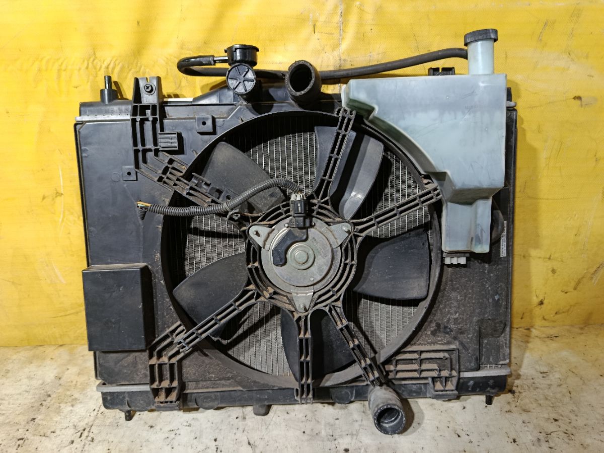 Радиатор ДВС на Nissan Tiida Latio SC11 HR15DE Фото 4