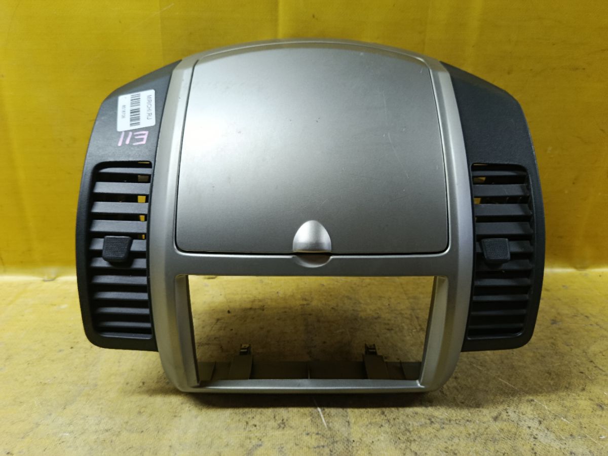 Консоль магнитофона 68260-1U600 на Nissan Note E11 Фото 2