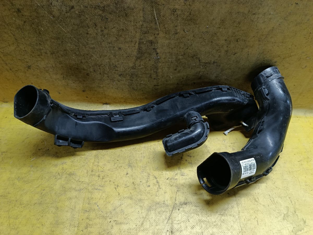 Воздухозаборник 16554 1U620 на Nissan Note E11 HR15DE Фото 3